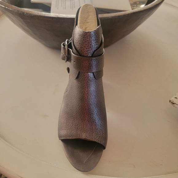 Booties Black and Bronze - Picture 5 of 7